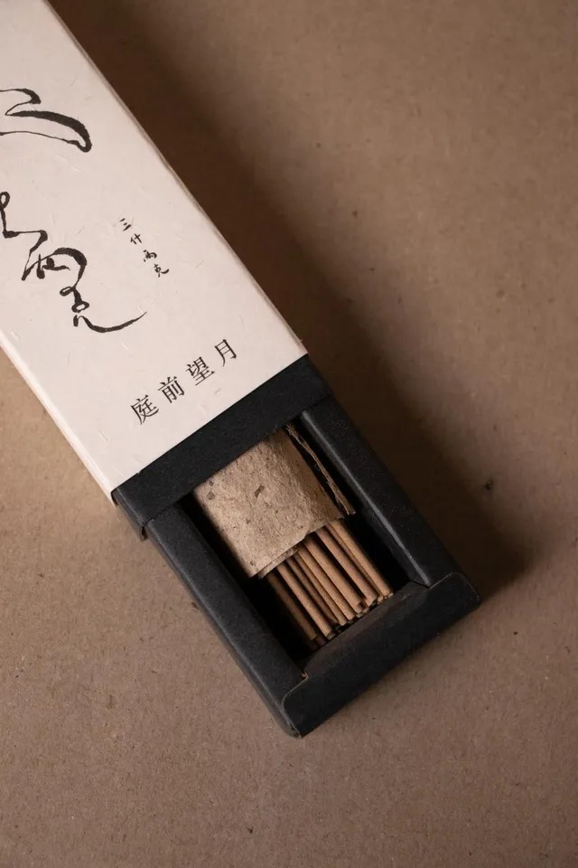 Moon in Yard SSLGK incenso agarwood 48 bastoncini sonno