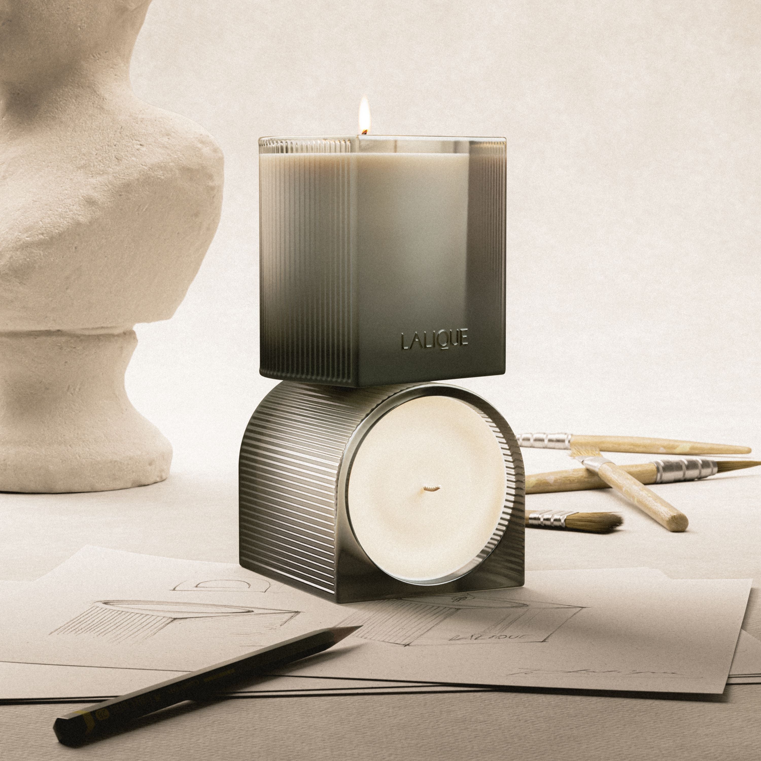 Lalique L'Atelier candela profumata 220 g legnosa
