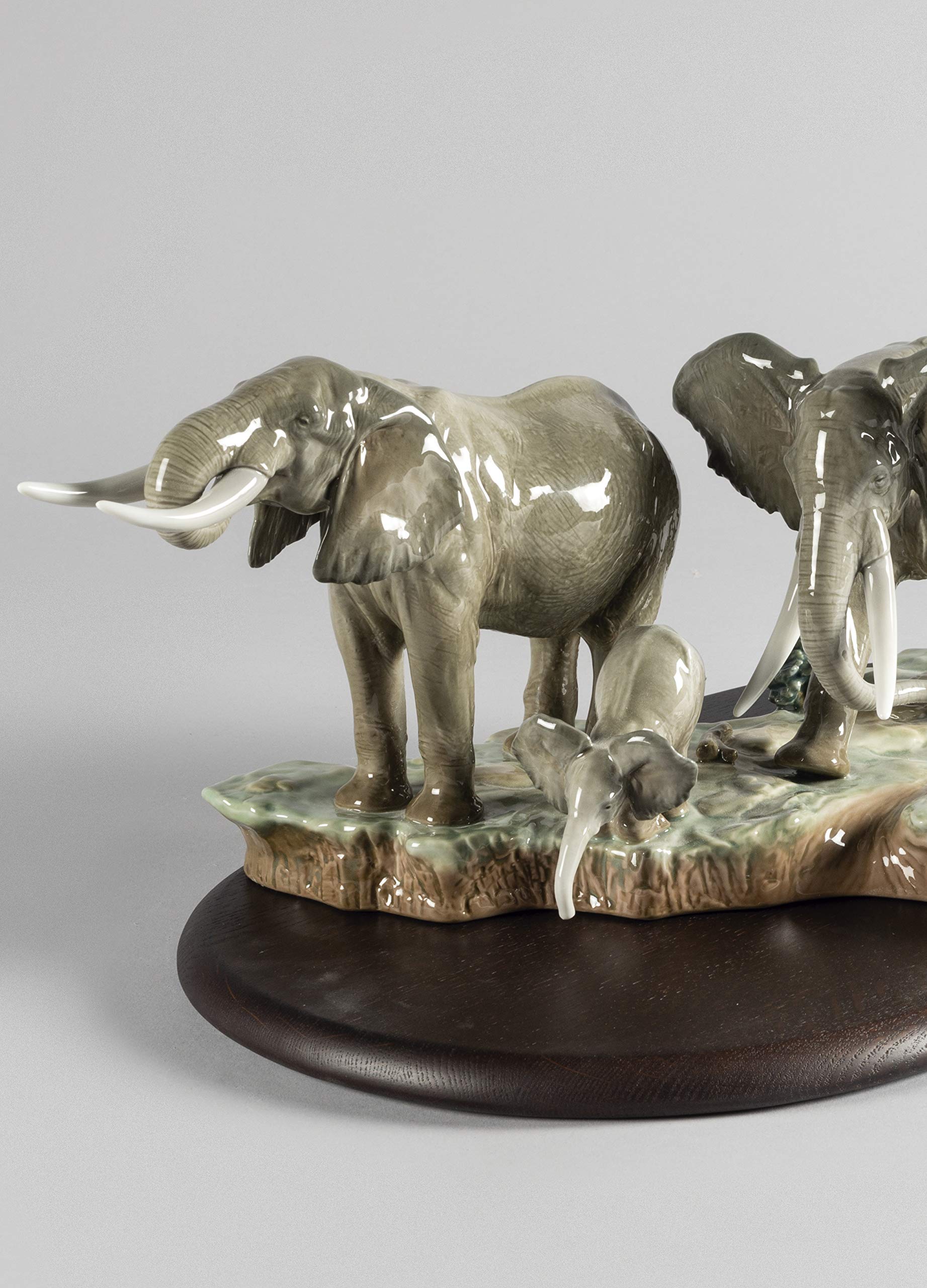 Lladró Una Sosta Lungo il Cammino Scultura Elefante