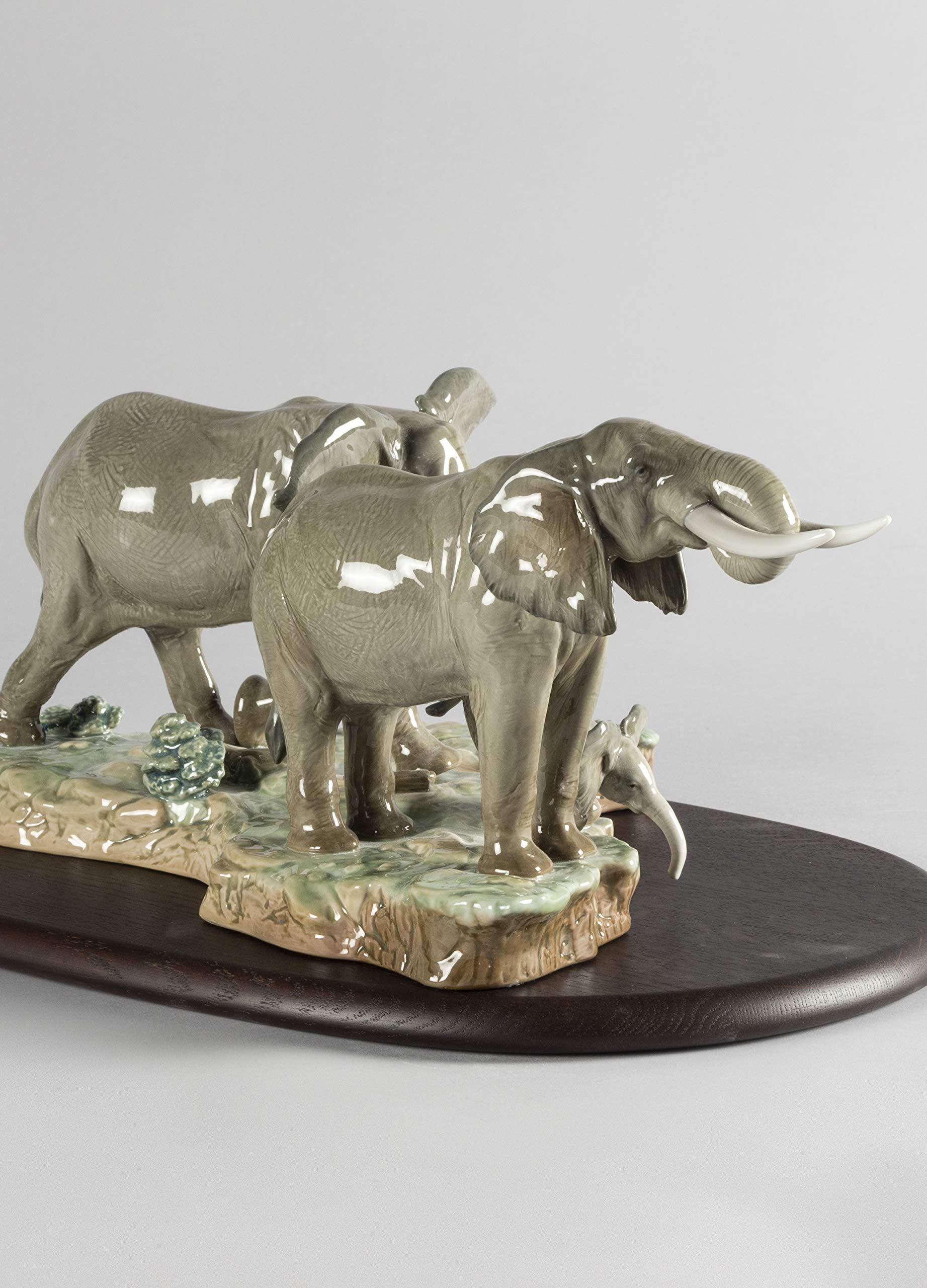 Lladró Una Sosta Lungo il Cammino Scultura Elefante