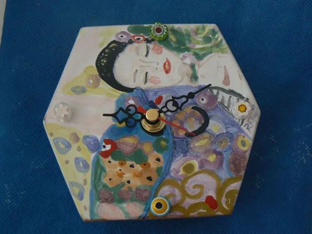 Raffaela Russo Klimt 02 orologio ceramica parete