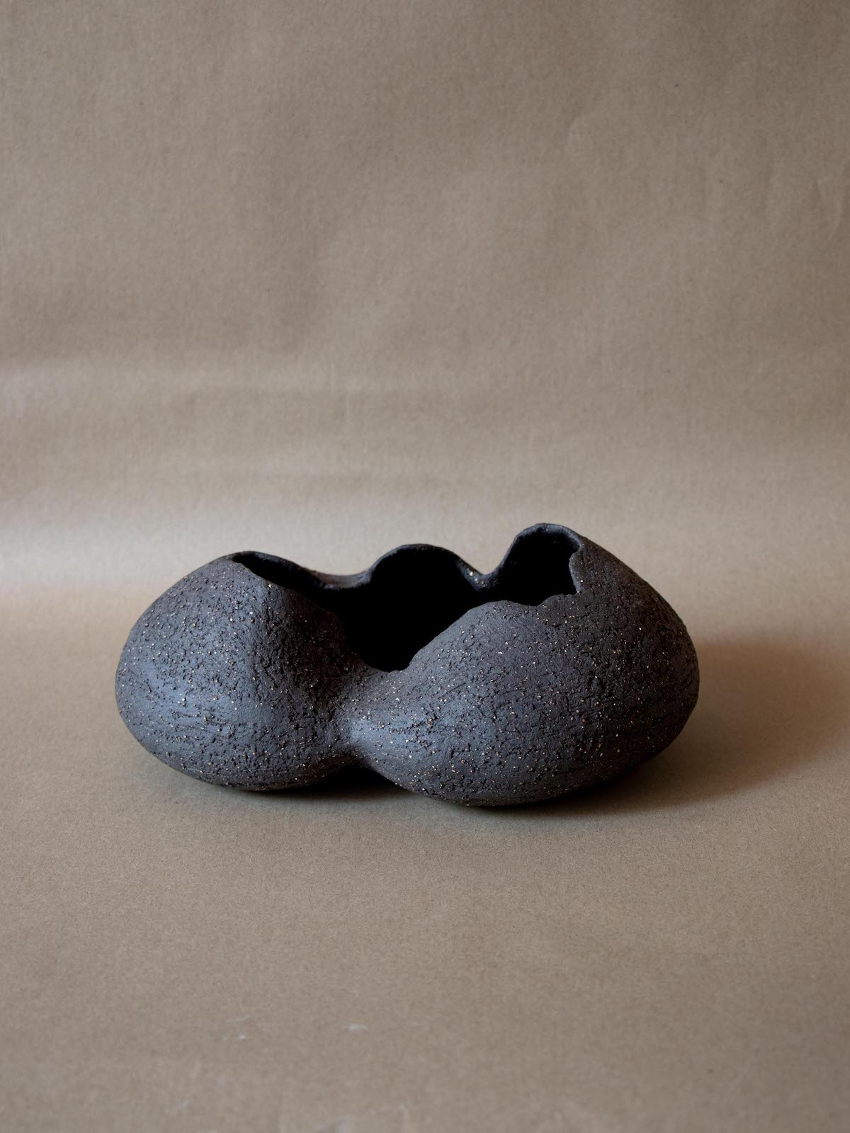 ClaireLune Ištar I scultura grès nero 22 cm