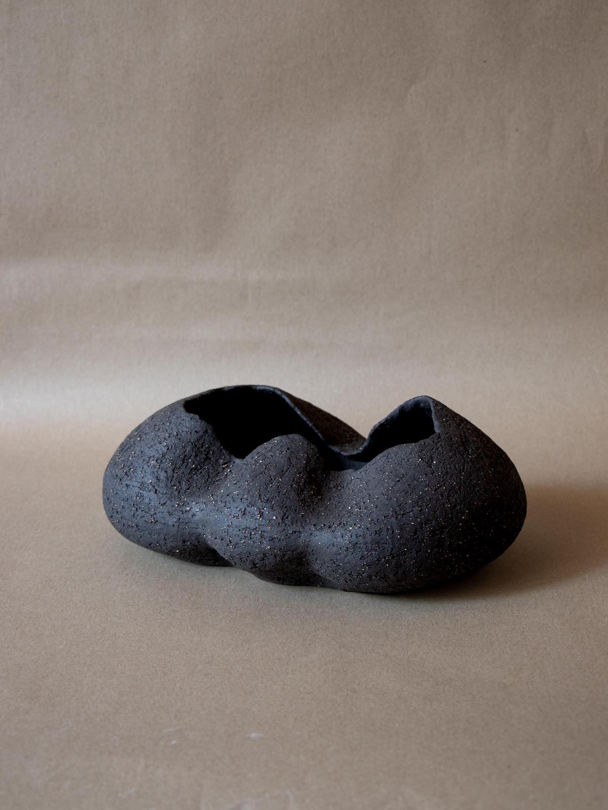 ClaireLune Ištar I scultura grès nero 22 cm