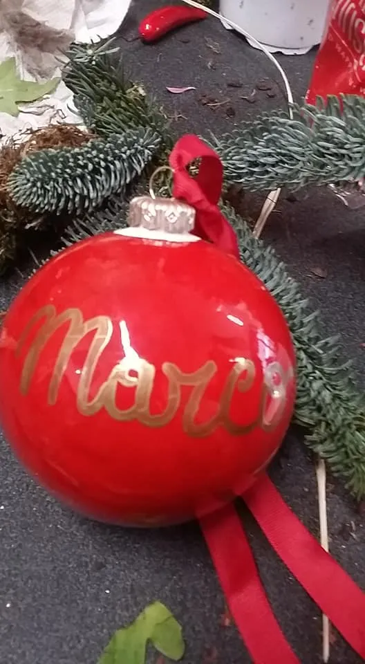 Raffaela Russo Natale Pallina rossa in ceramica albero