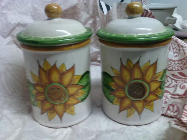 Raffaela Russo Stoviglieria Barattoli in ceramica dipinti a mano cucina