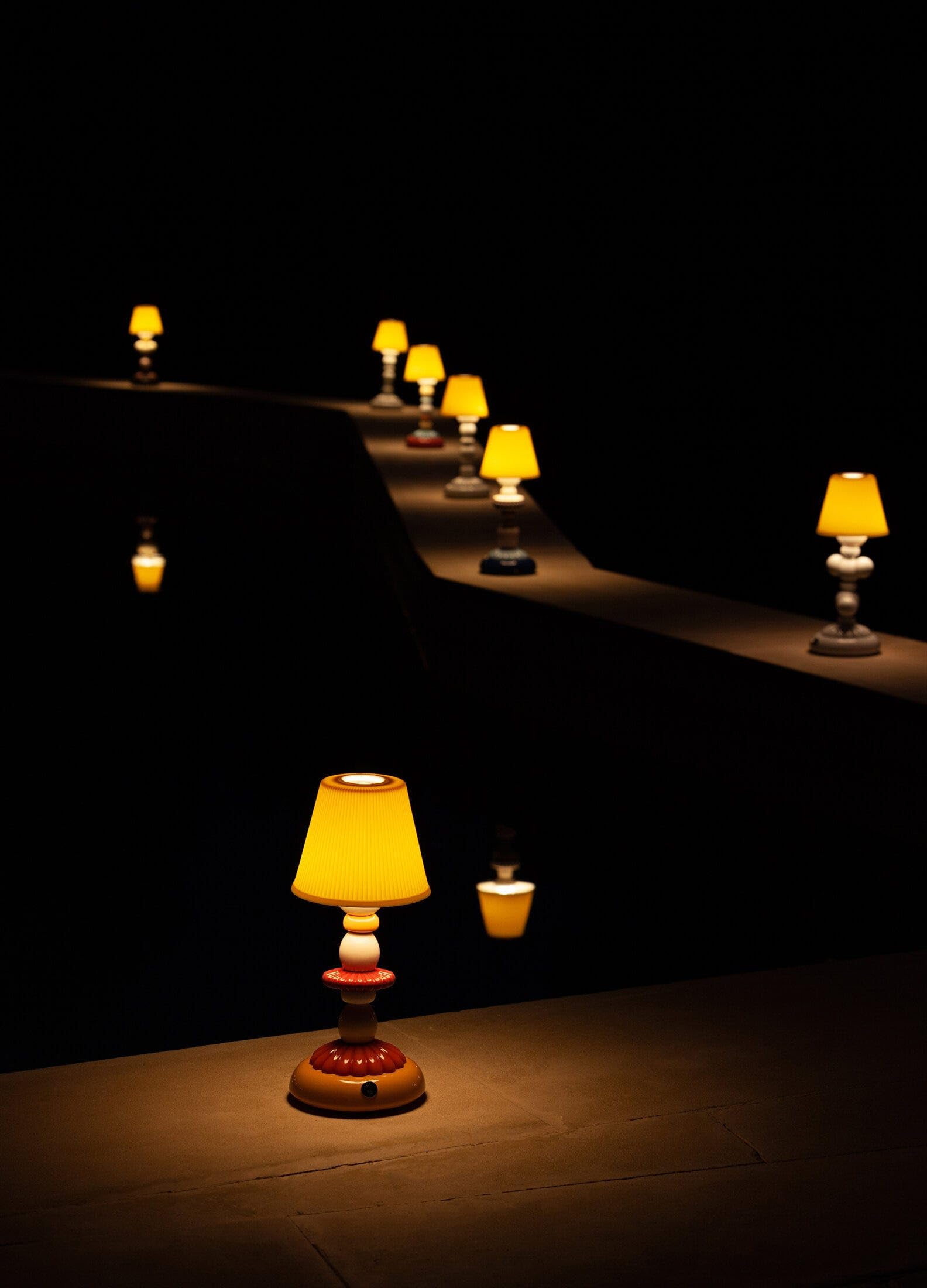 Lladró Firefly Lotus lampada porcellana corallo ricaricabile