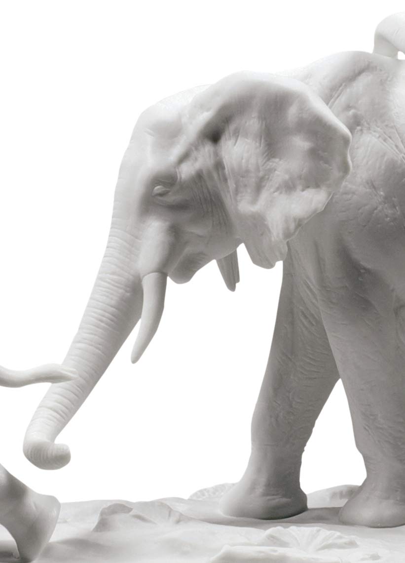 Lladró Alta Porcellana Seguiamo i Tuoi Passi scultura elefante