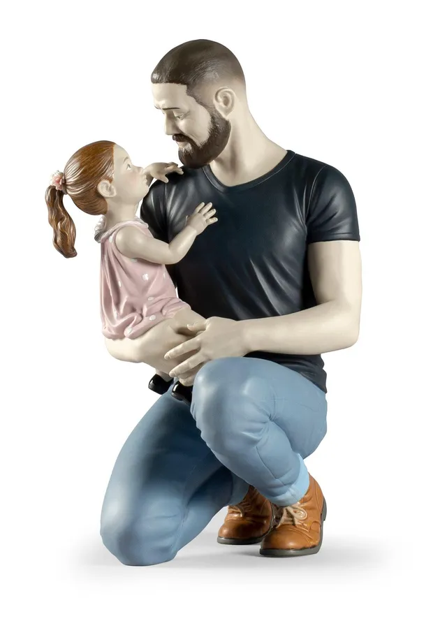 Lladró Tra le Braccia di Papà Scultura in Porcellana