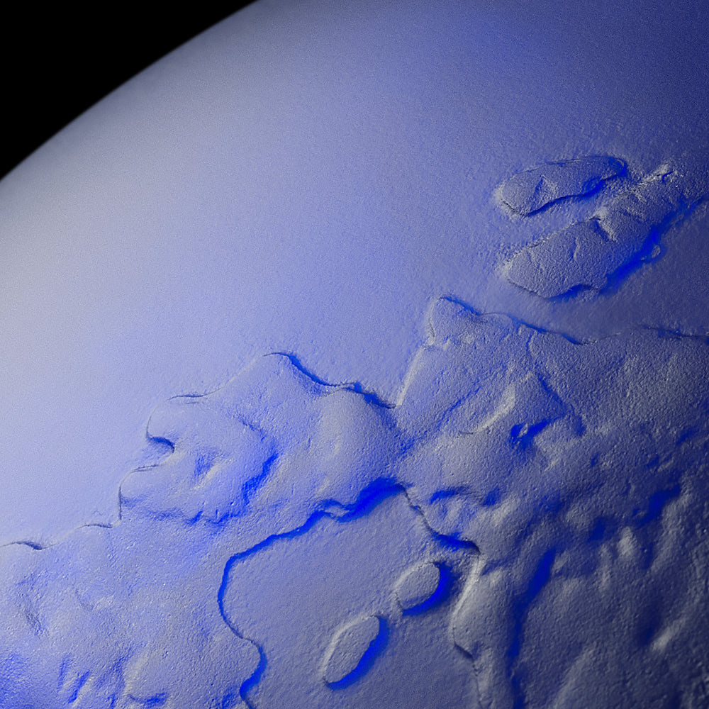 Lalique La Terre Bleue Yves Klein scultura vetro blu