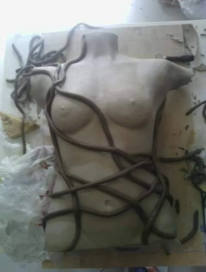 Raffaela Russo busto in ceramica scultura elegante