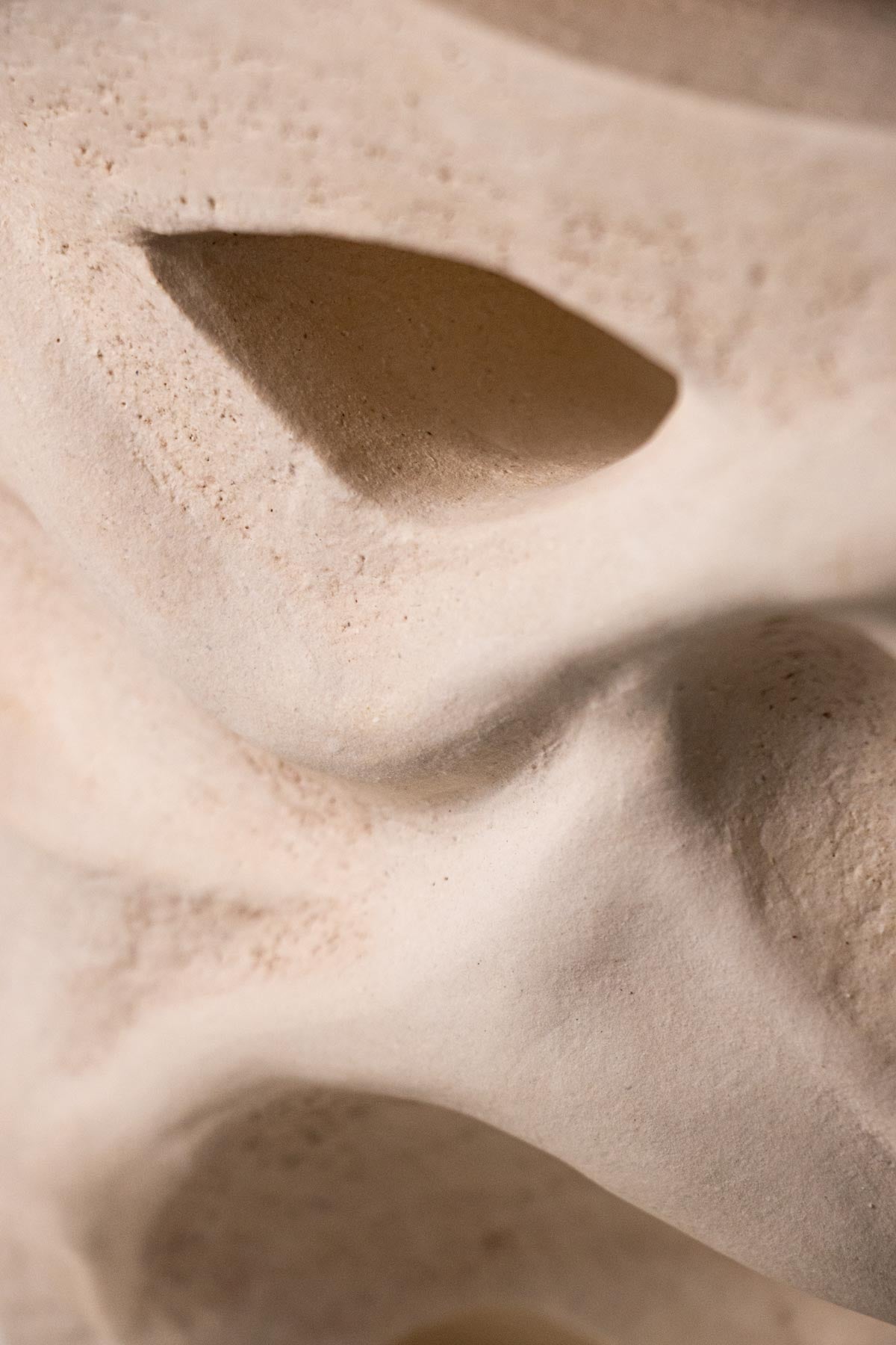 ClaireLune Limen Untitled V scultura gres crema 35 cm pezzo unico