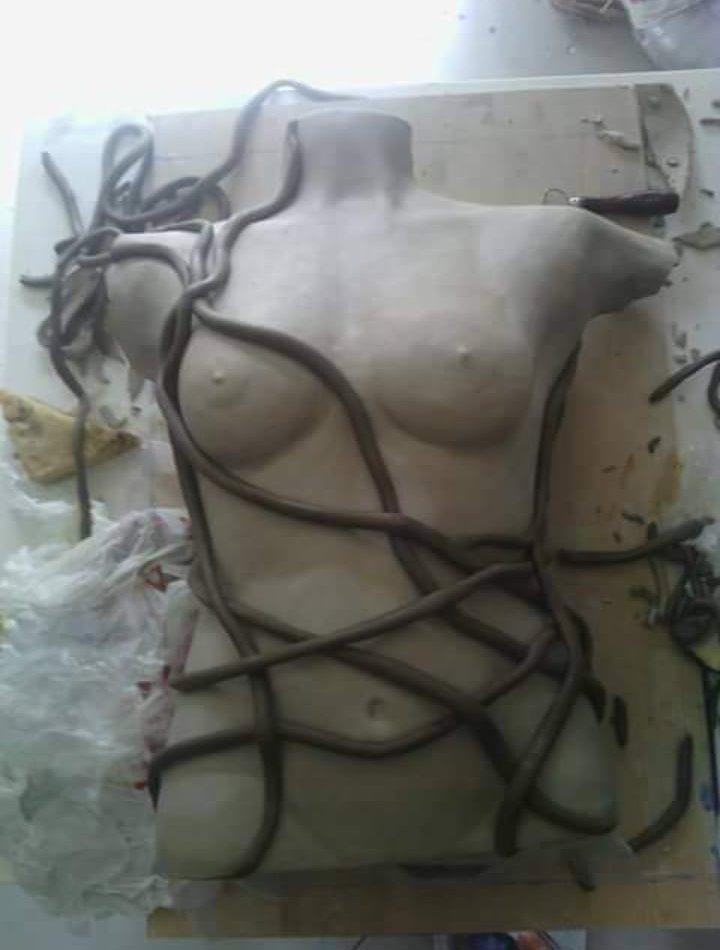 Raffaela Russo busto in ceramica scultura elegante