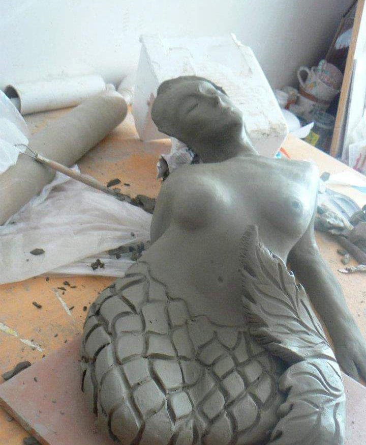 Raffaela Russo Sirena in ceramica 01 scultura marina dipinta a mano