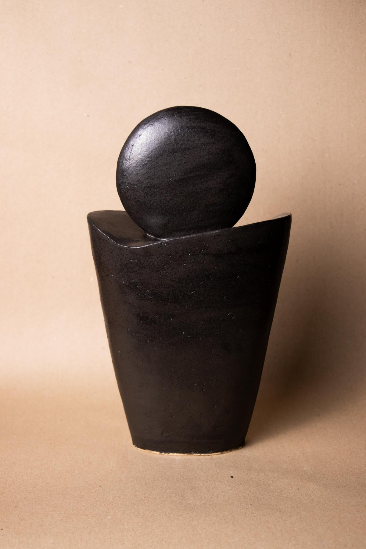 ClaireLune Luna Nuova II scultura in grès nero 27,5 cm