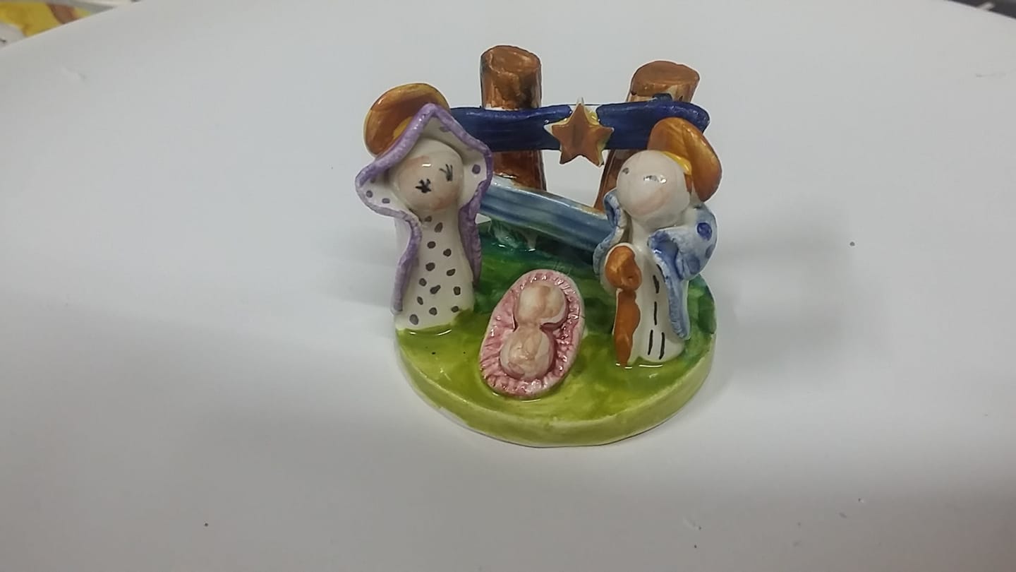 Raffaela Russo Sacra Famiglia presepe ceramica dipinto a mano