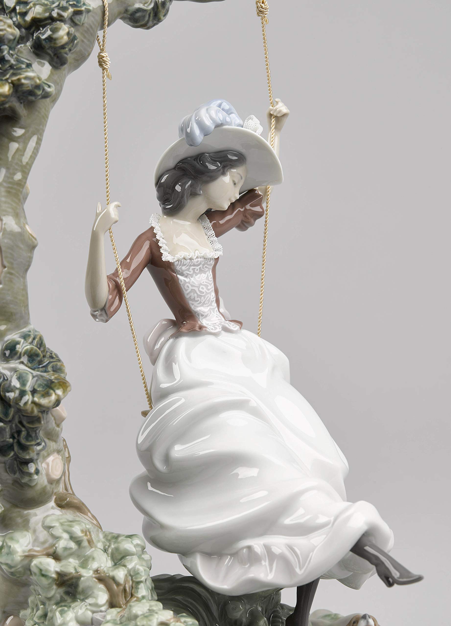 Lladró Sculture Donna Dondolandosi figurina porcellana donna