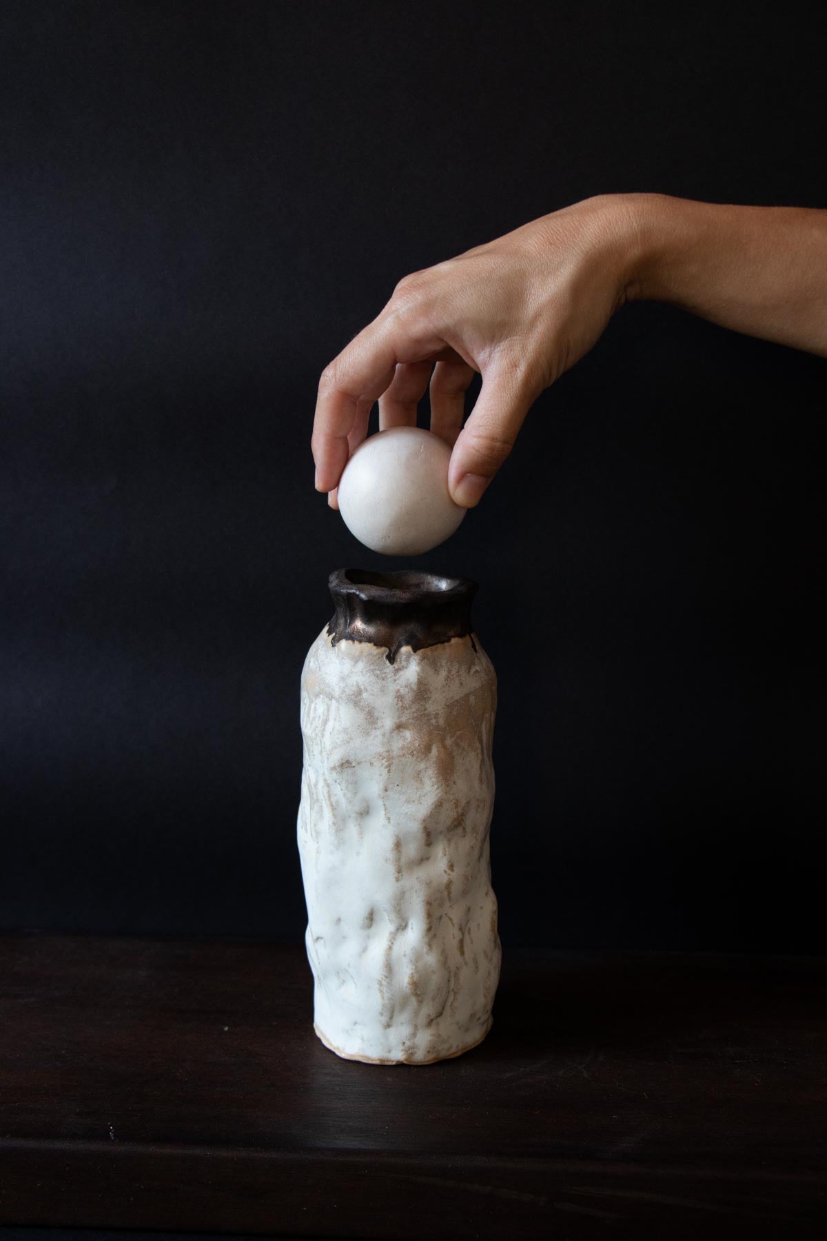 ClaireLune Yang I vaso decorativo bianco grès con sfera