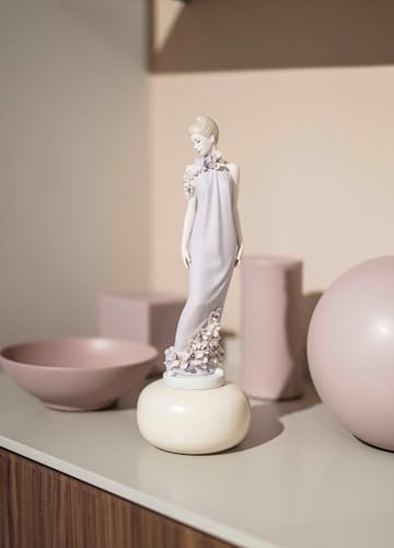 Lladró Haute Allure Donna Figura Porcellana Sofisticato
