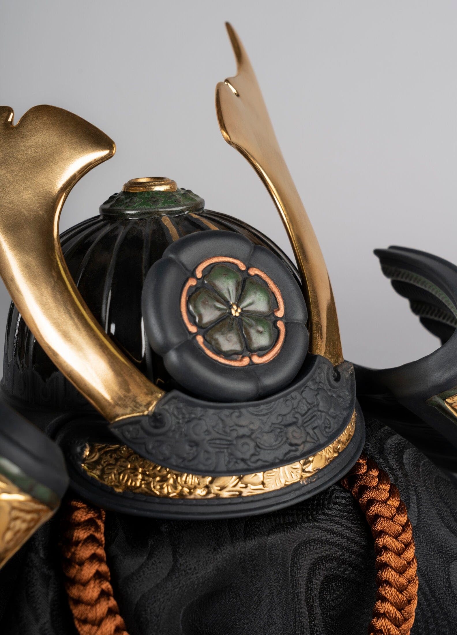 Lladró Sculture Casco Samurai figura arancione