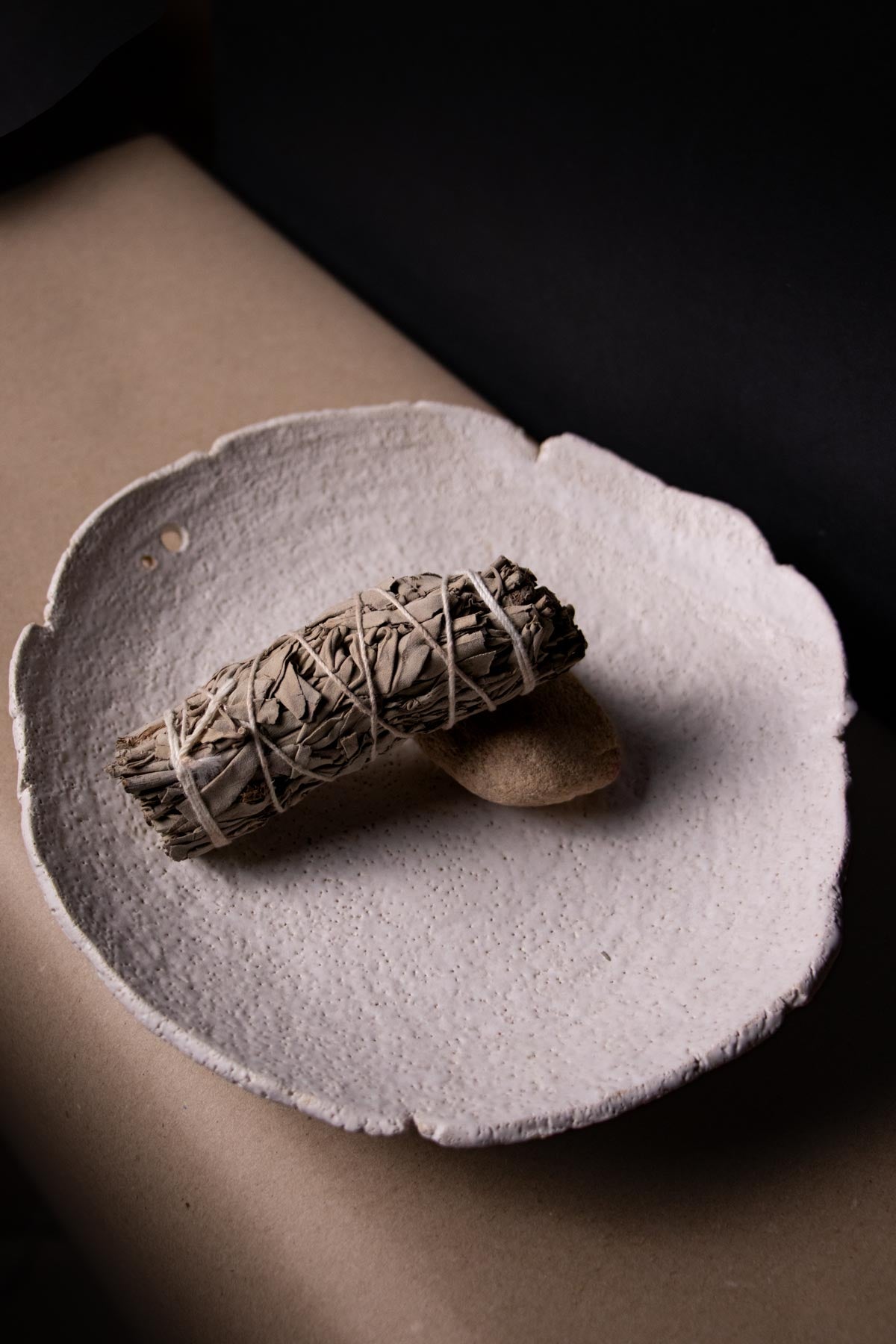 ClaireLune Ritual Kit Untitled I piatto gres bianco tormalina