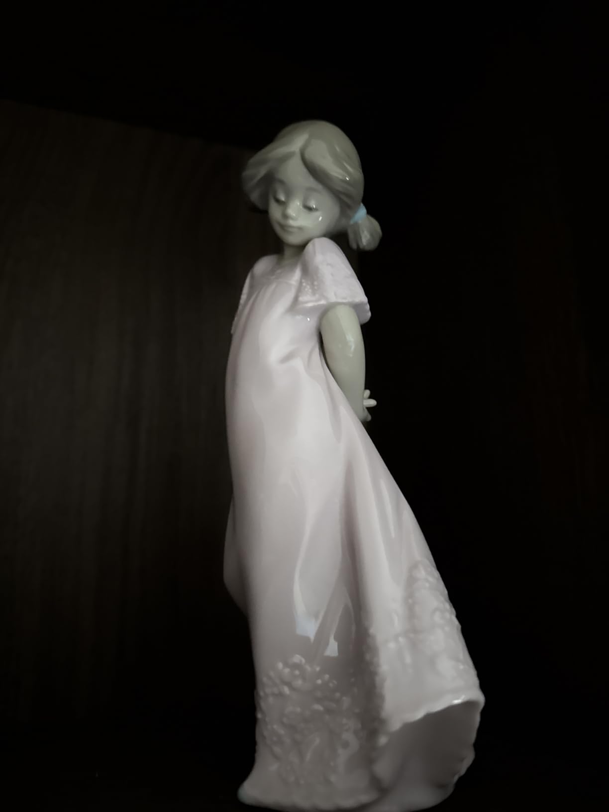 Lladró NAO 2001744 So Shy Special Edition statuetta bambina