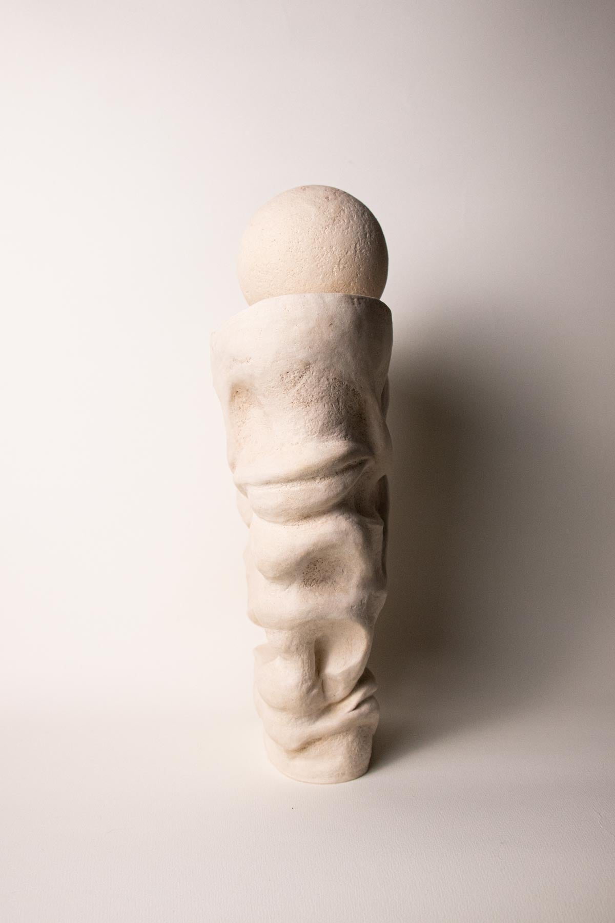 ClaireLune Limen Untitled V scultura gres crema 35 cm pezzo unico