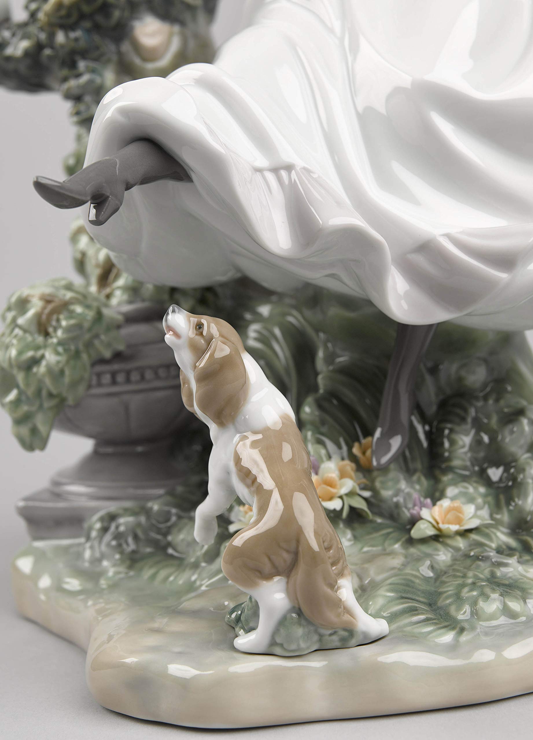 Lladró Sculture Donna Dondolandosi figurina porcellana donna