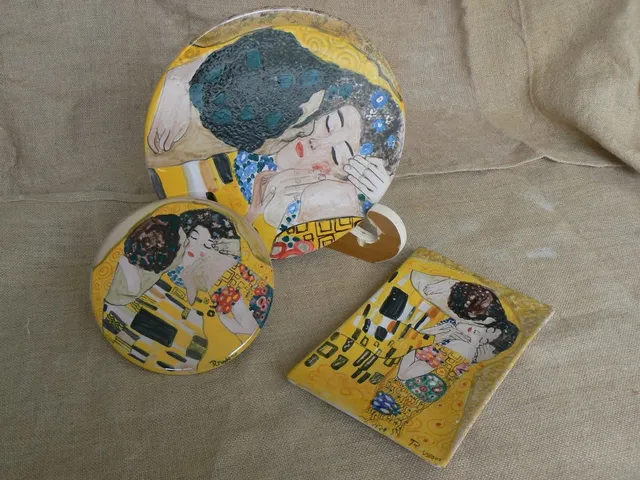 Raffaela Russo Klimt sottopiatti posacenere ceramica arte