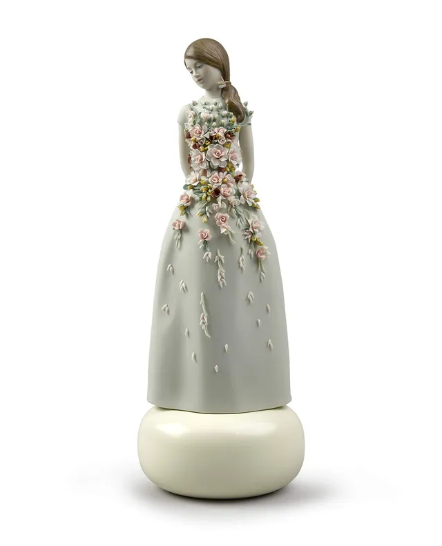 Lladró Haute Allure Dolce Eleganza Scultura Donna Limitata