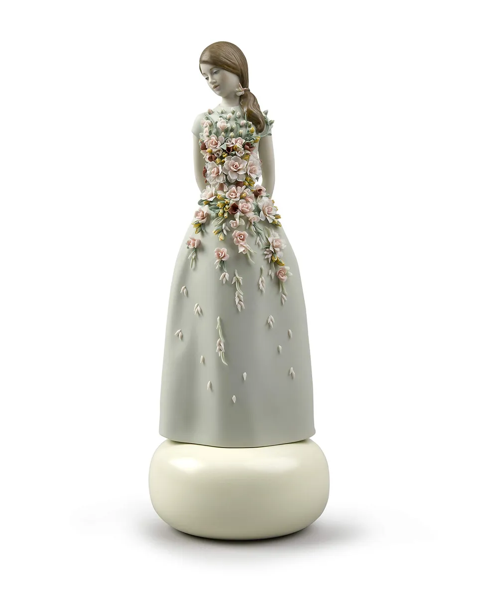 Lladró Haute Allure Dolce Eleganza Scultura Donna Limitata