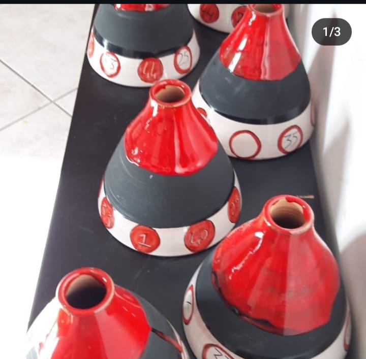 Raffaela Russo Vulcano scultura ceramica dipinta a mano