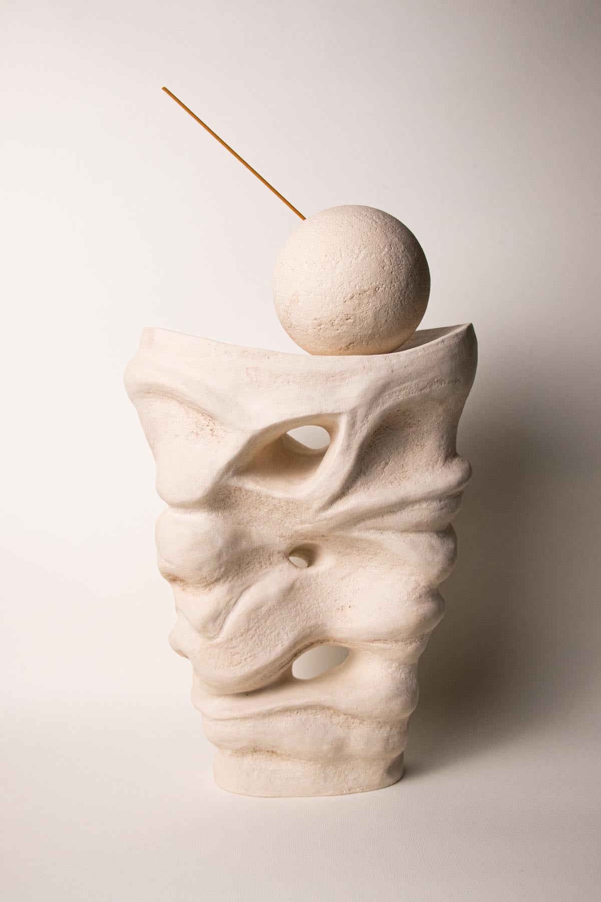 ClaireLune Limen Untitled V scultura gres crema 35 cm pezzo unico