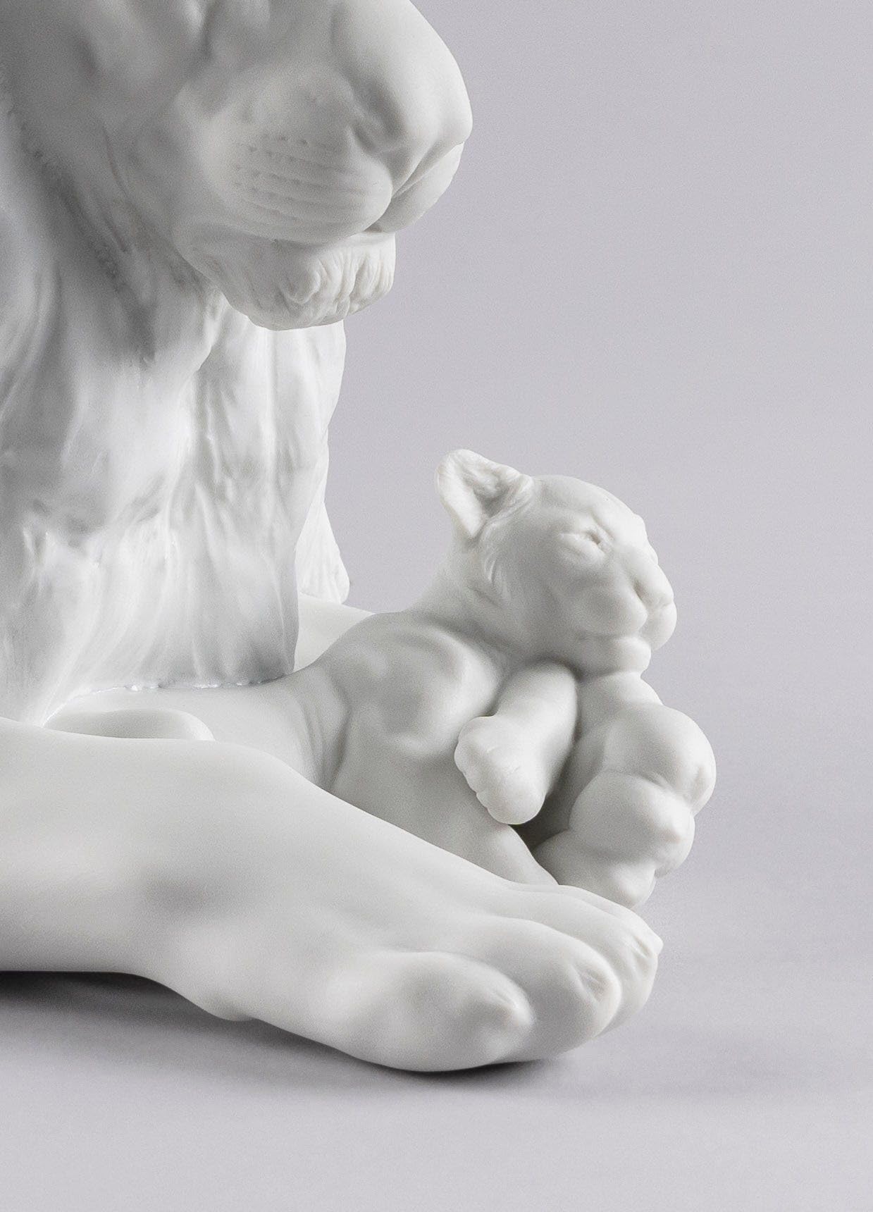 Lladró Leone con Cucciolo Figurina Porcellana Bianca