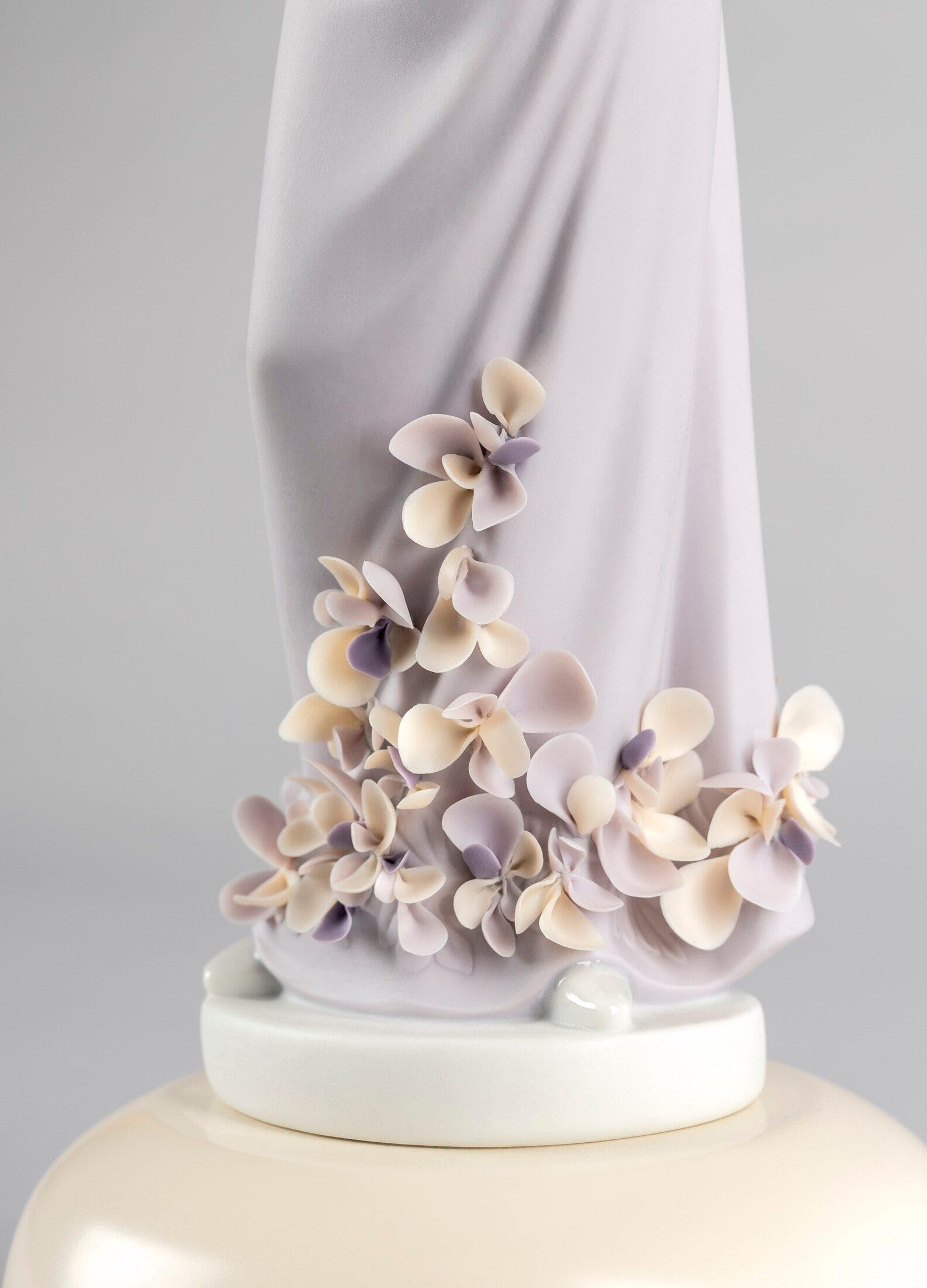Lladró Haute Allure Donna Figura Porcellana Sofisticato