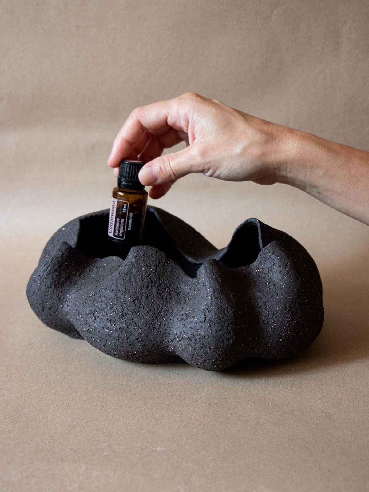 ClaireLune Ištar II scultura nera grès 25 cm pezzo unico