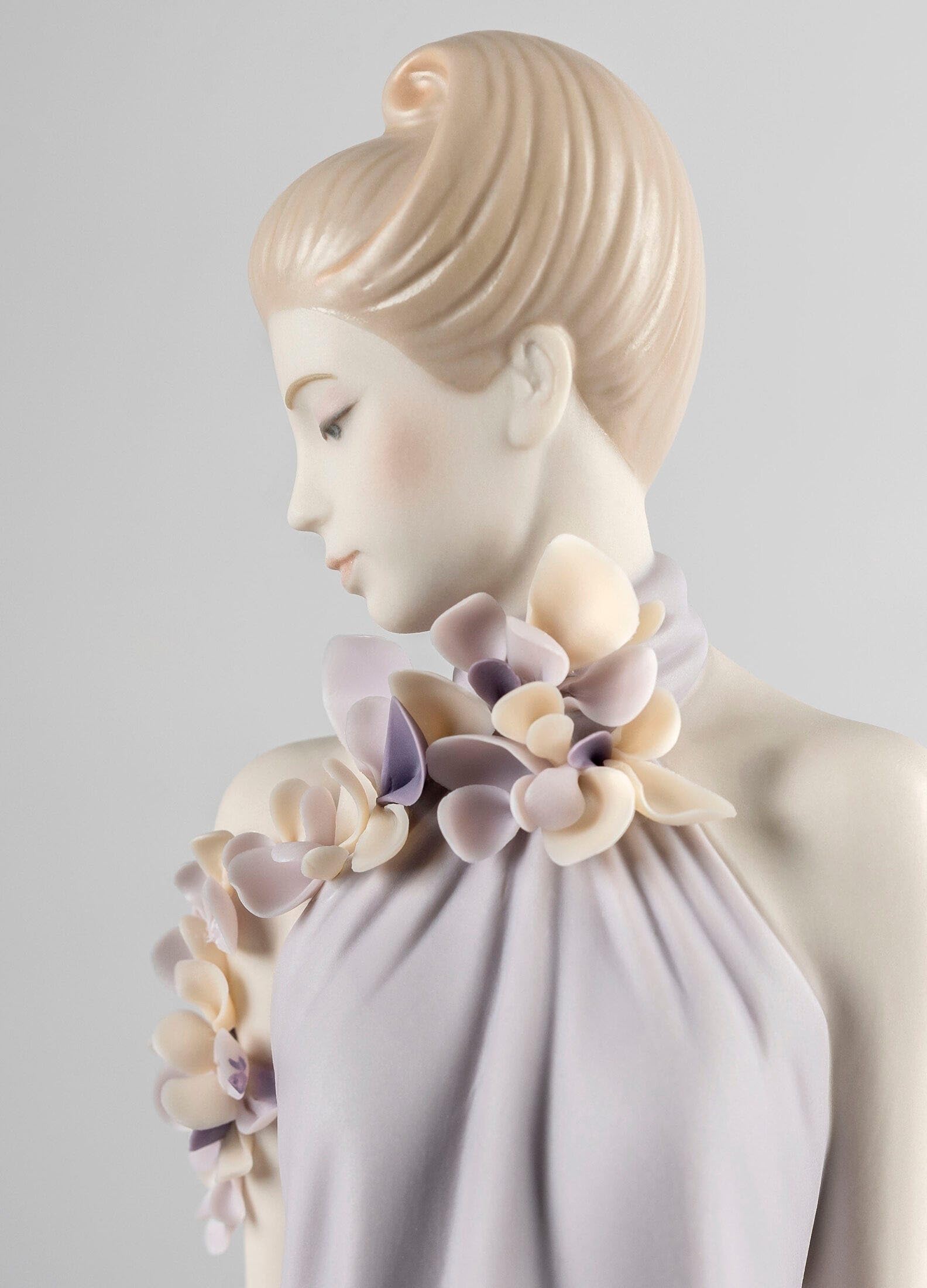 Lladró Haute Allure Donna Figura Porcellana Sofisticato