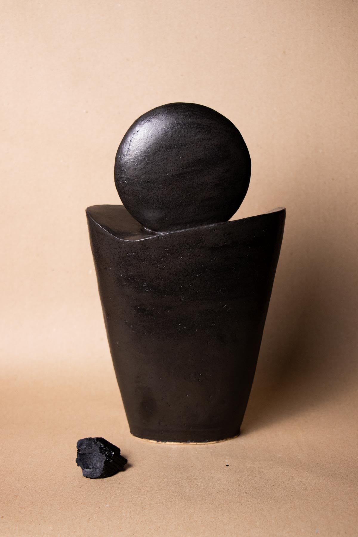 ClaireLune Luna Nuova II scultura in grès nero 27,5 cm